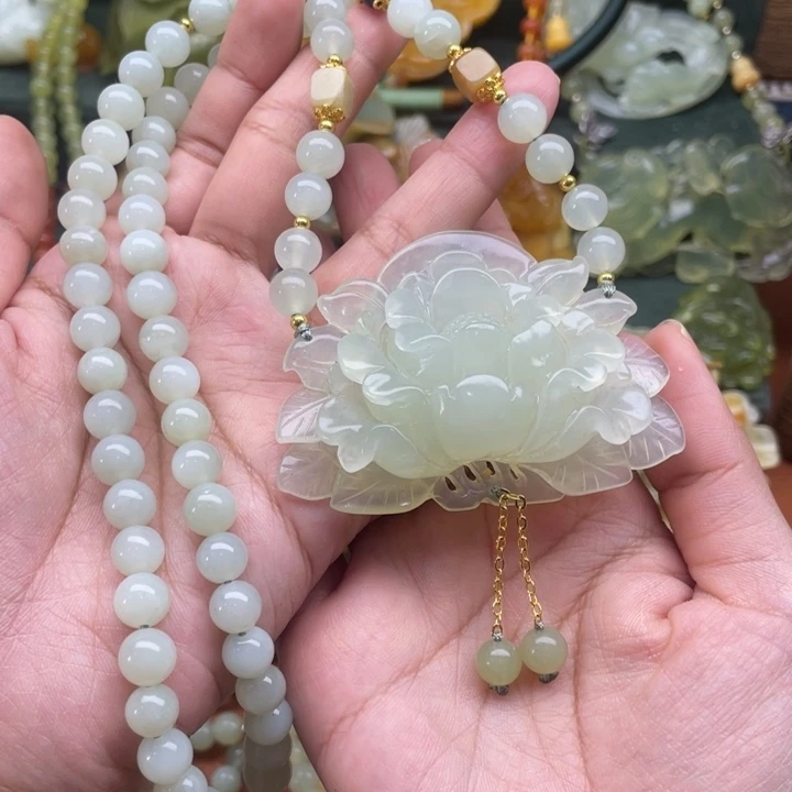 蛇纹石玉吊坠合金