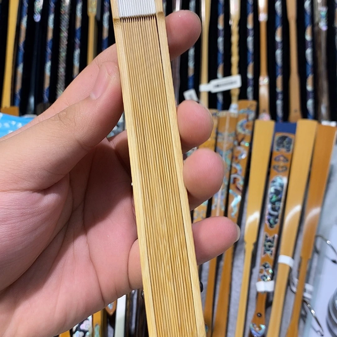 扇子纯手工制作工艺精湛