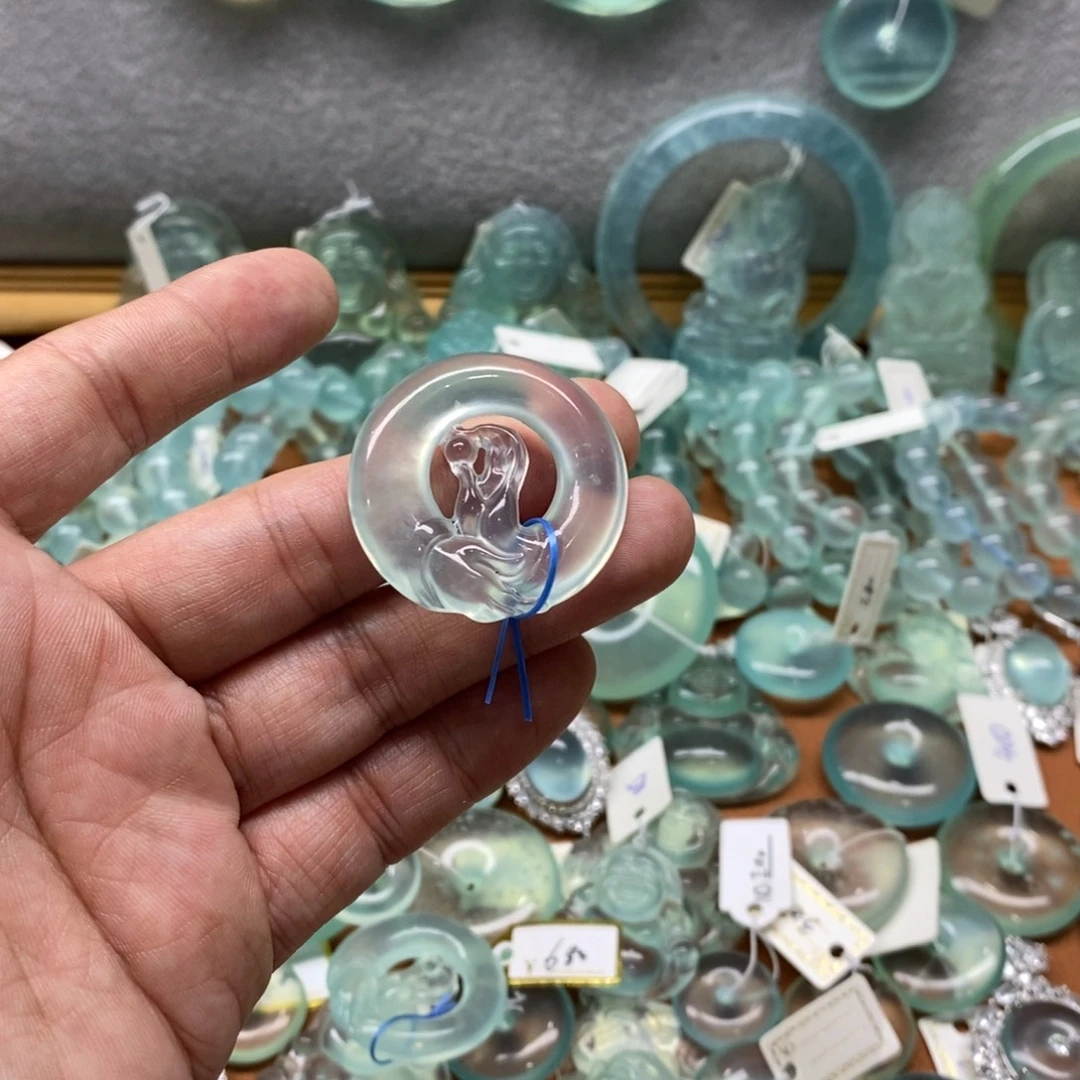 蛇纹石玉未镶嵌颈饰