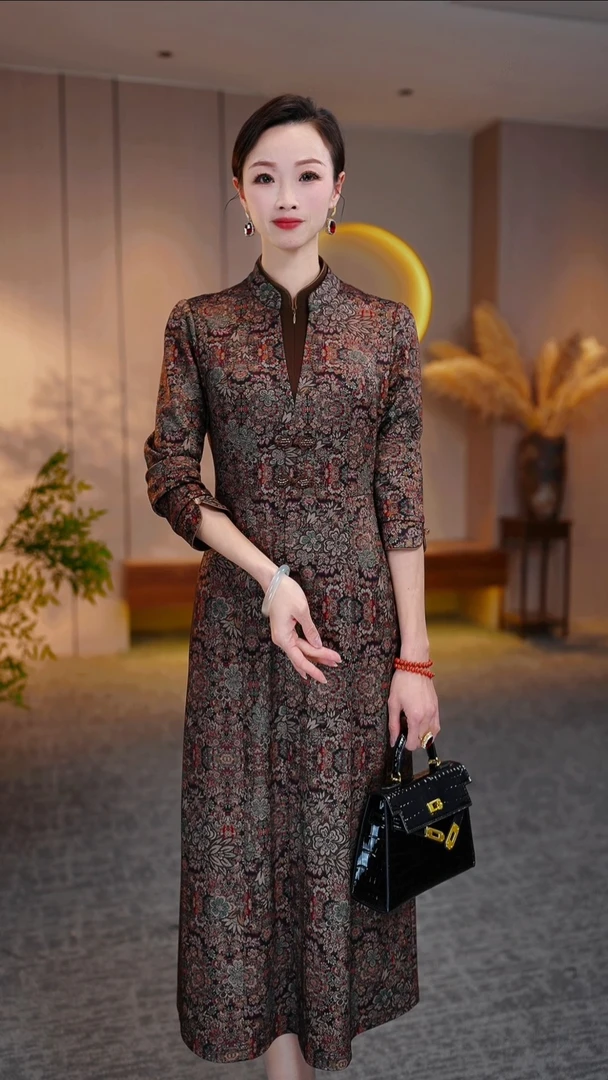 2025早春新款气质显瘦大码中老年妈妈装中长款大码连衣裙Z12067