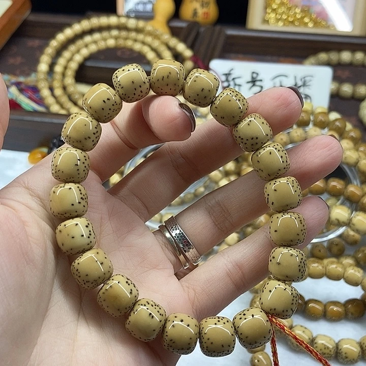 吊坠星月菩提大半壁A8888