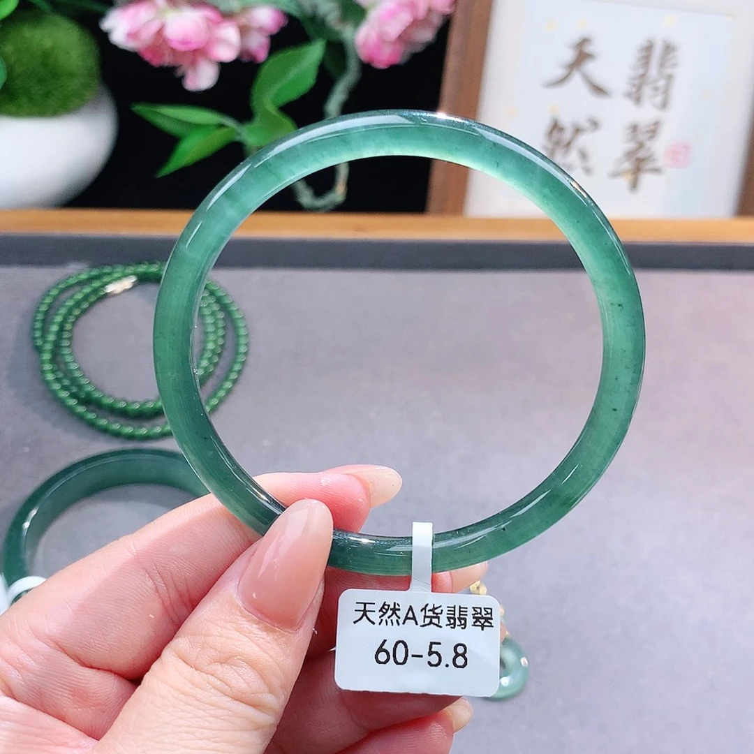 未镶嵌手镯（圆镯）翡翠