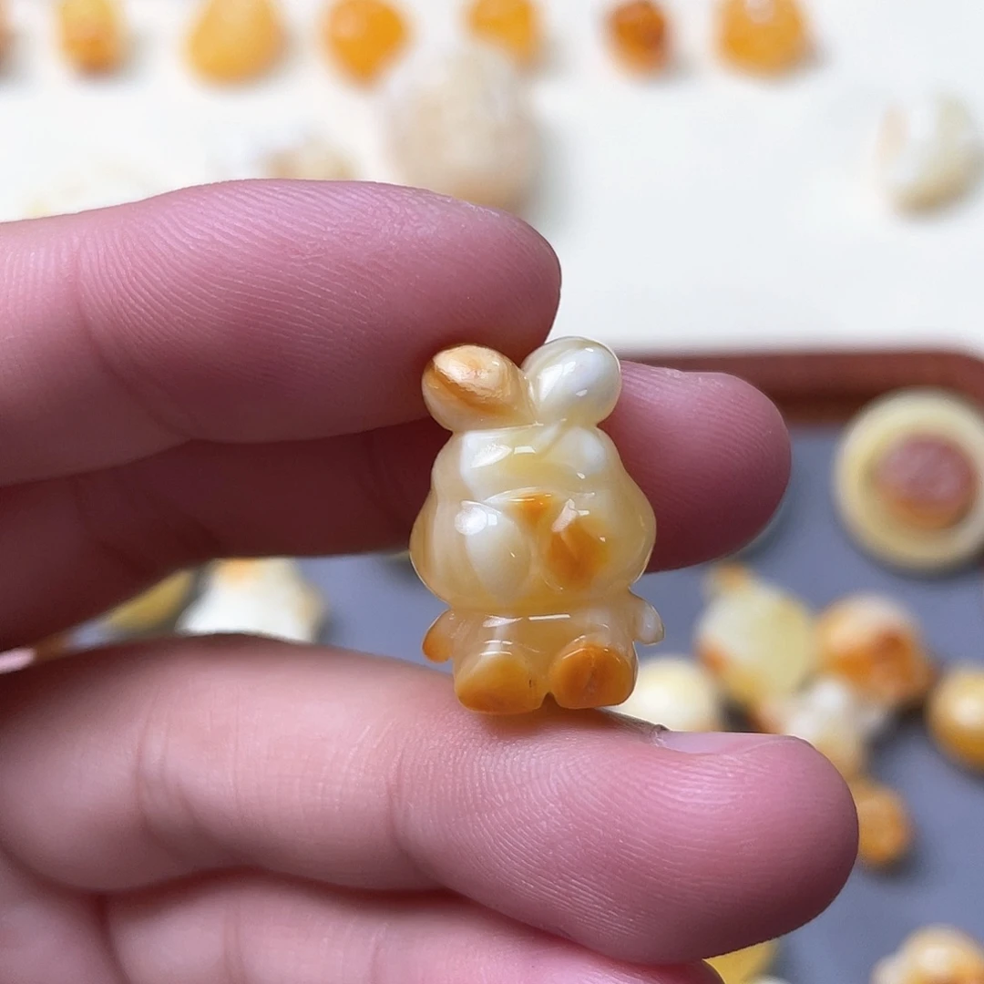 琥珀珠宝奇石未镶嵌