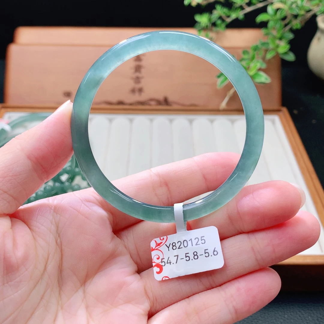 未镶嵌手镯（圆镯）翡翠