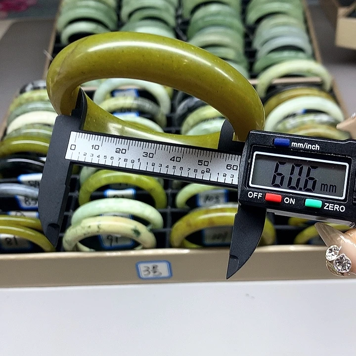 未镶嵌蛇纹石玉手镯114