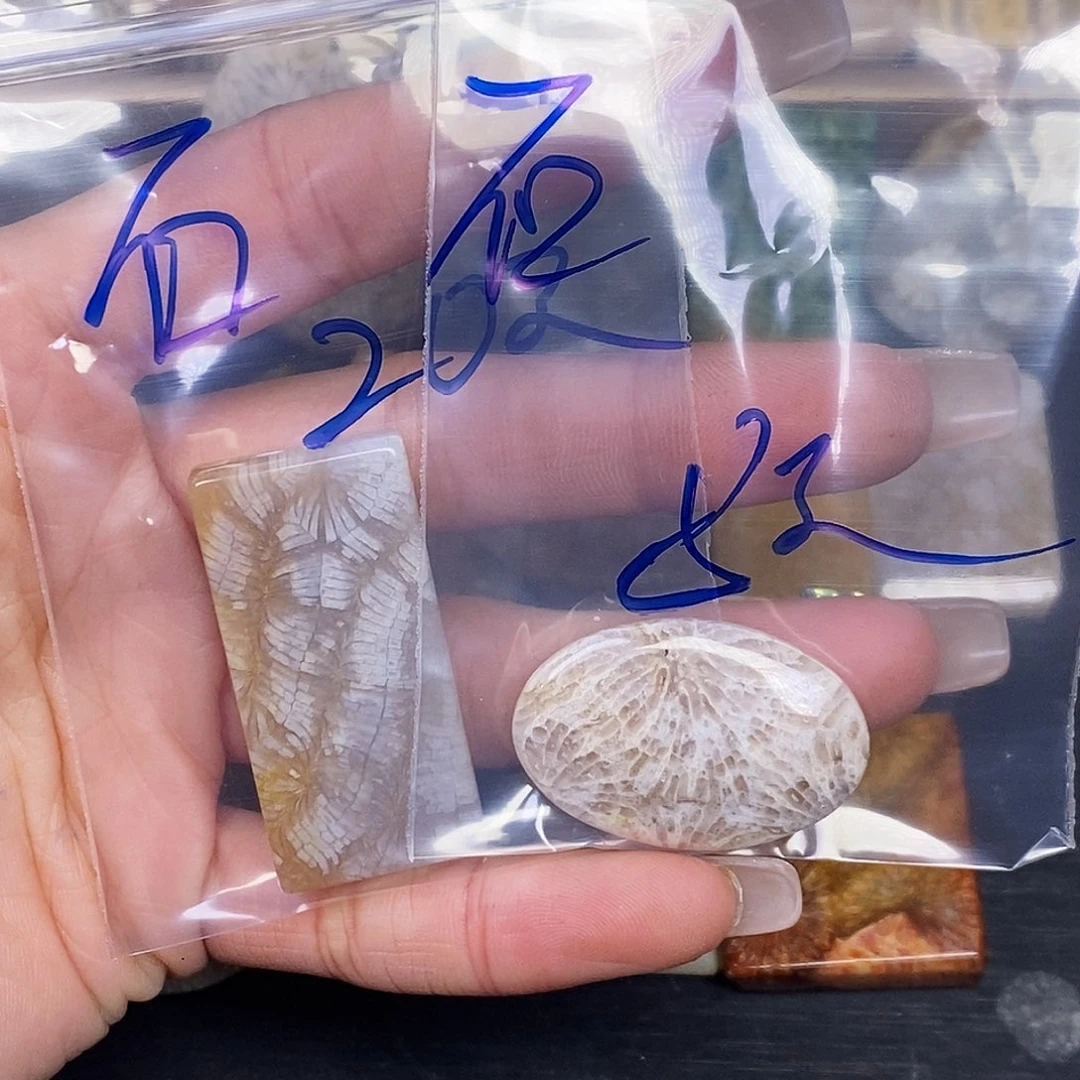 硅化玉颈饰合金石****馆