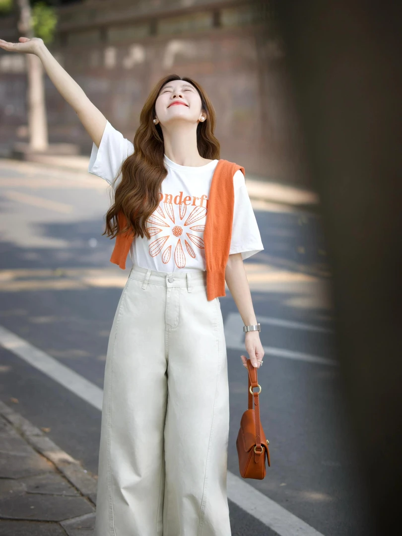 2025春夏韩系穿搭百搭宽松印花白色T恤桔色针织开衫休闲裤套装潮