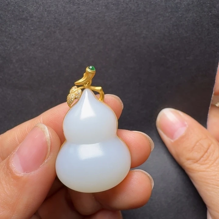 和田玉18K金镶嵌颈饰