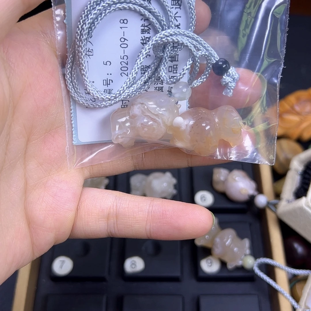 一***下吊坠(不含链)未镶嵌石英质玉