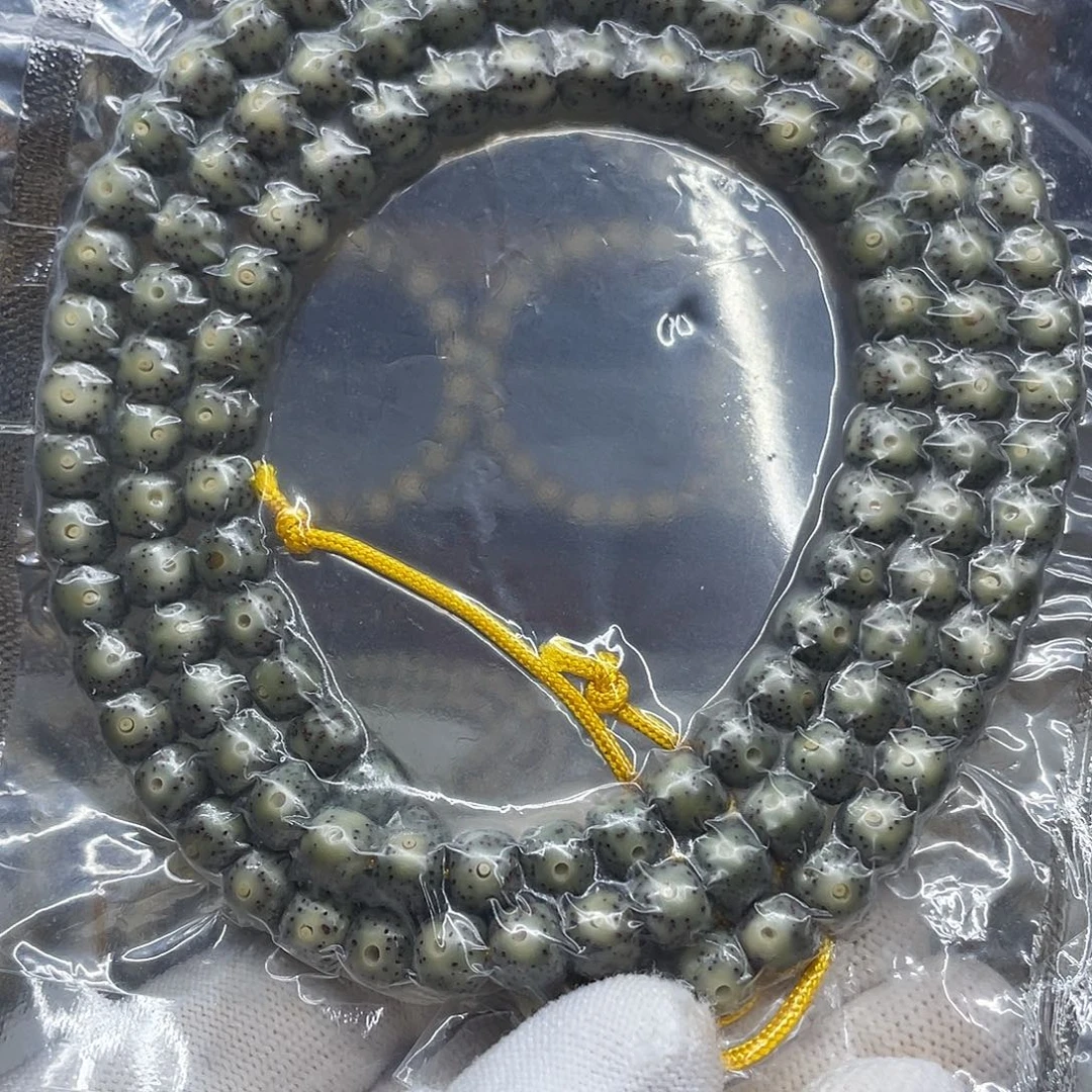 郑***晏星月菩提手串8-7，满绿月朗星细