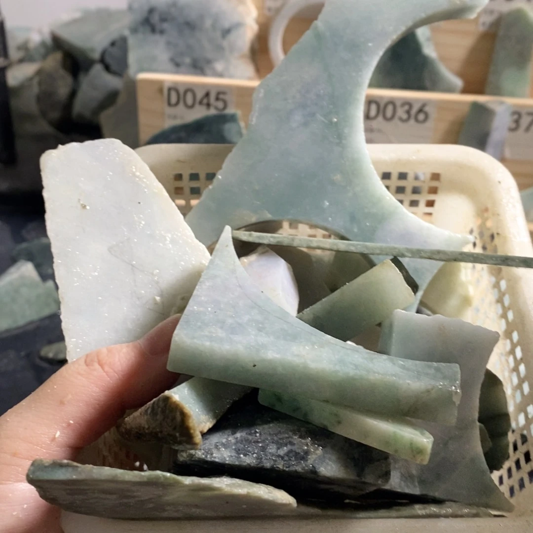 颈饰未镶嵌翡翠胖*海天然翡翠