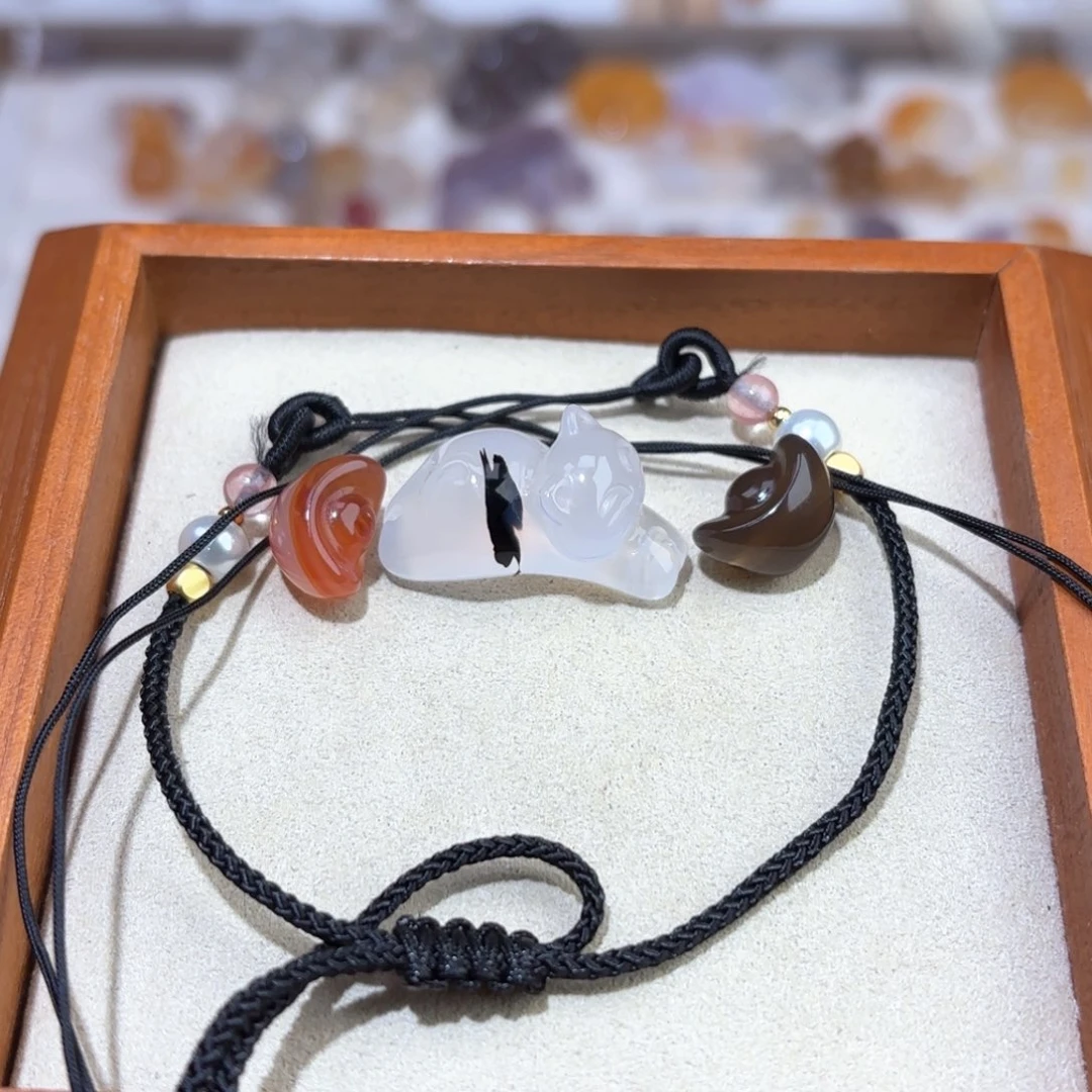 玛瑙/玉髓颈饰未镶嵌?**…