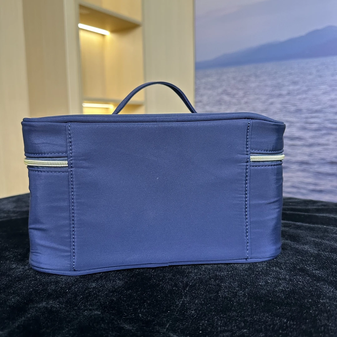 （全新未使用）蓝色皮皮包包！西西！！化妆包！