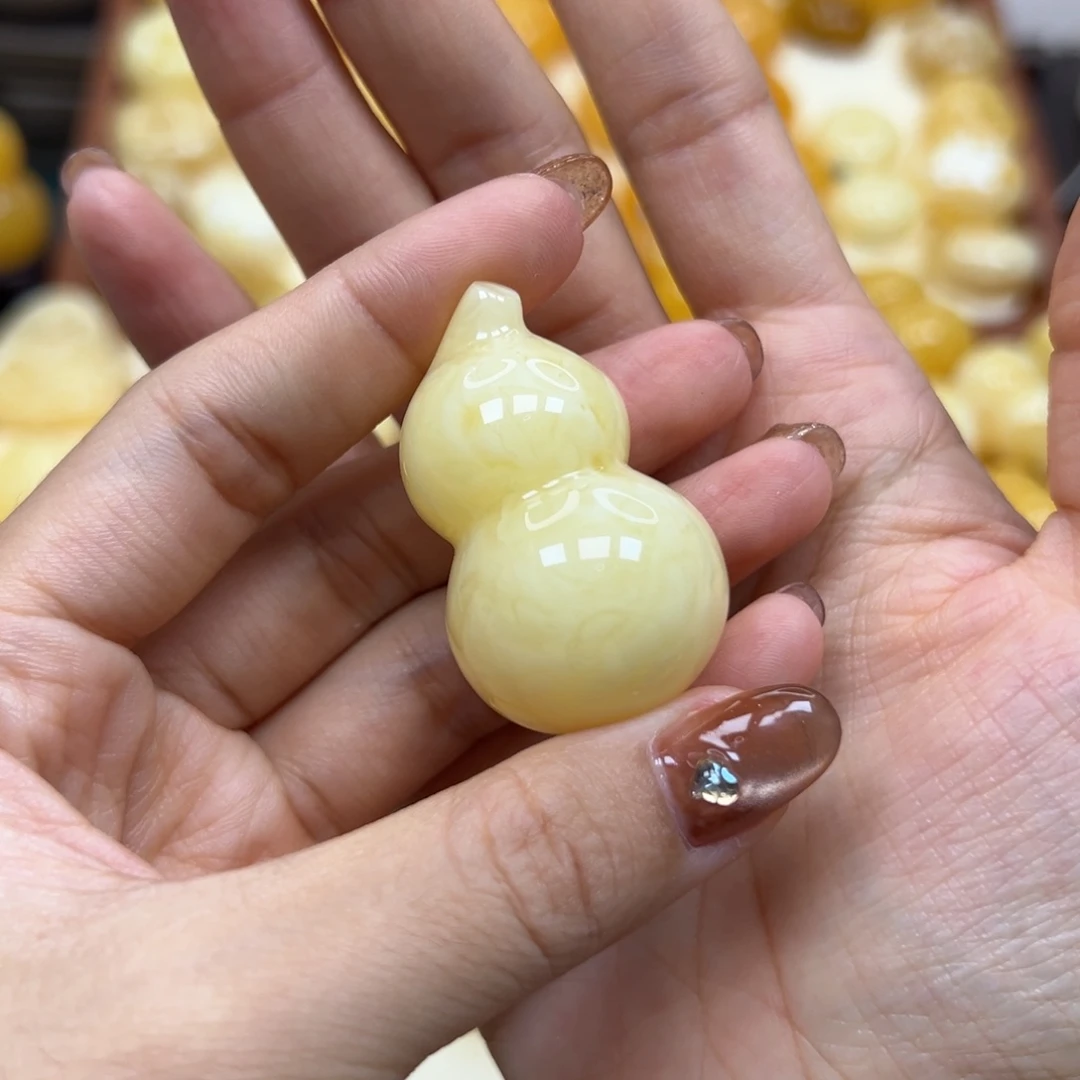 妖***子未镶嵌颈饰琥珀蜜蜡