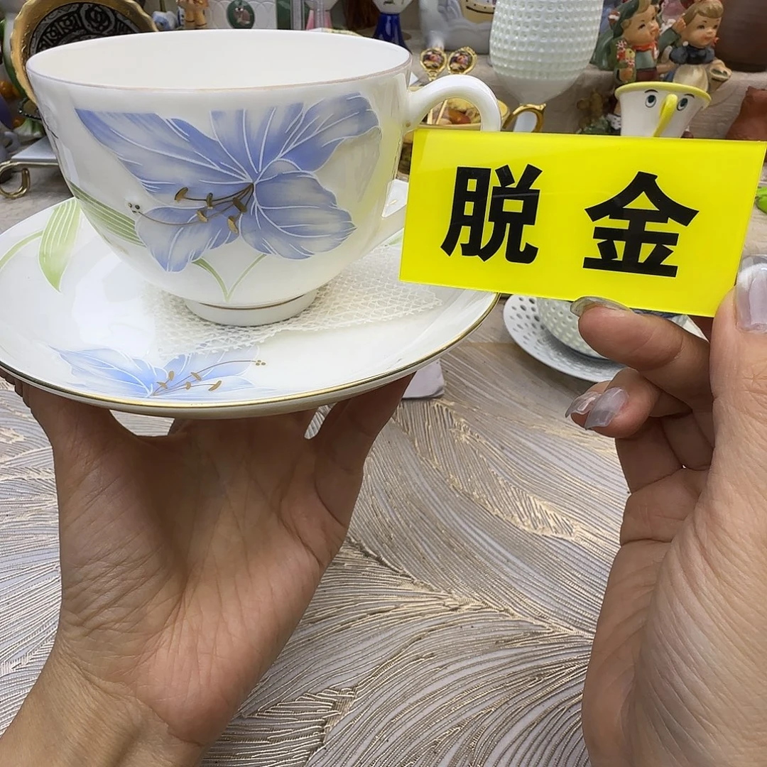 瓷片瓷自顾自的一个人