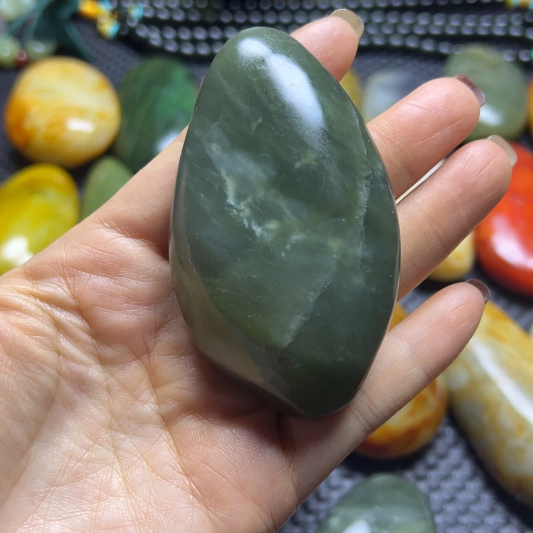 和田玉未镶嵌把件