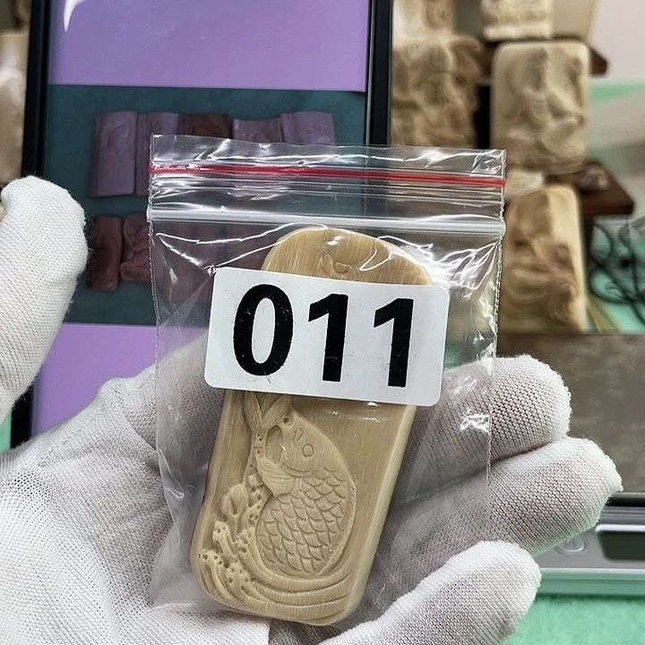 天然猛犸牙雕刻品