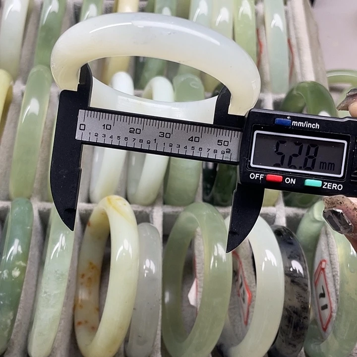 蛇纹石玉未镶嵌手镯80