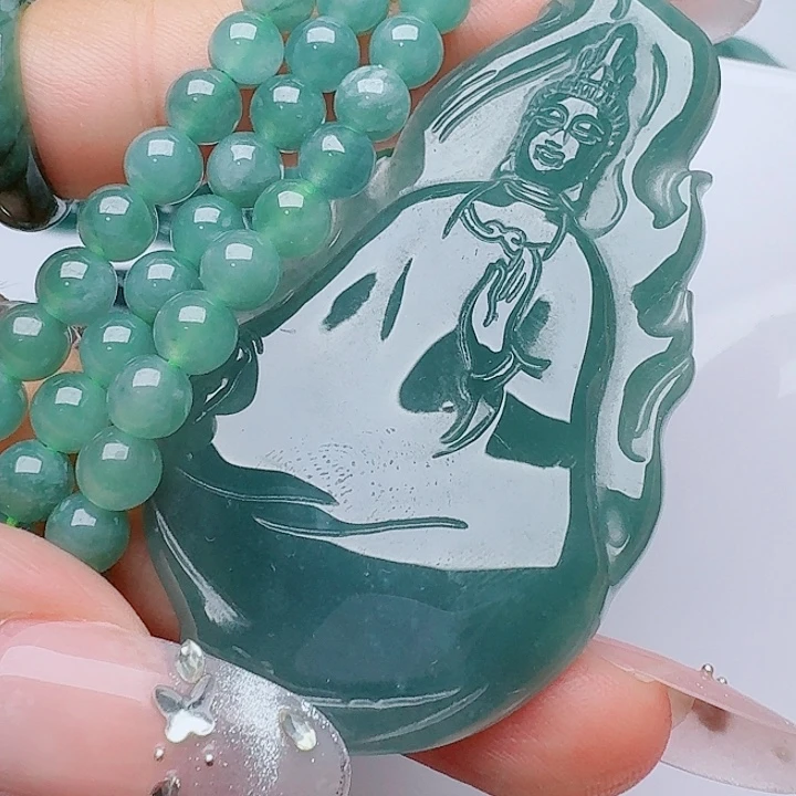 翡翠未镶嵌颈饰多样性发其一