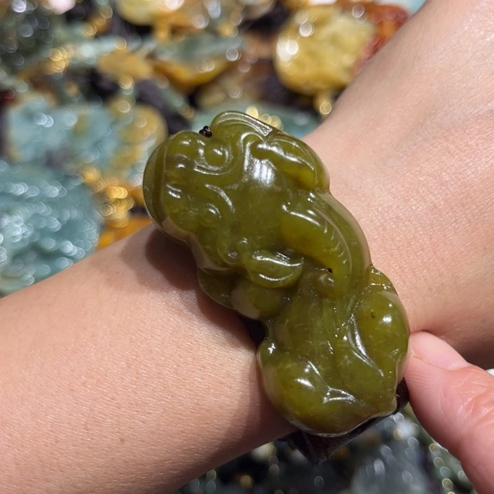 岫玉未镶嵌岫玉吊坠