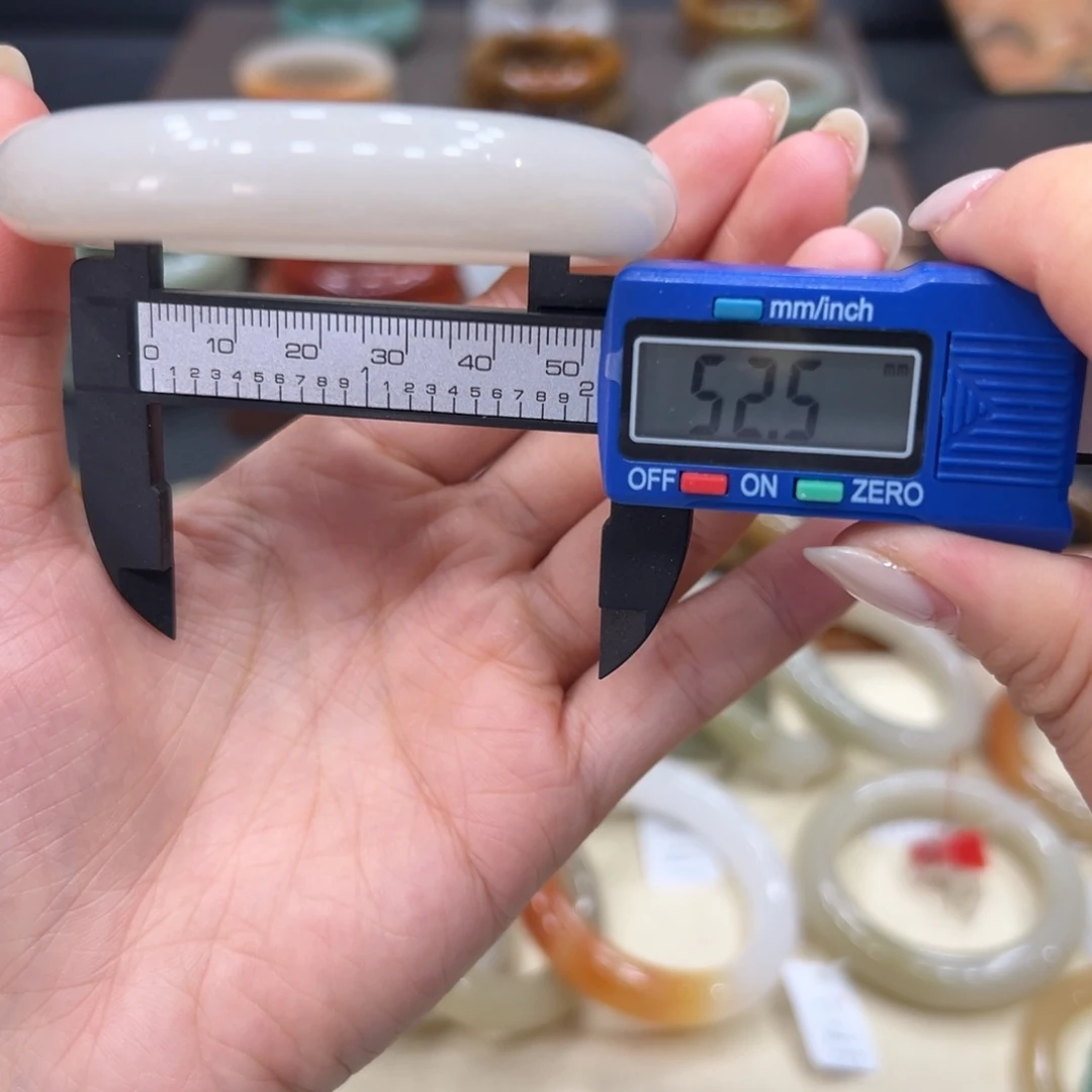未镶嵌手镯石英质玉