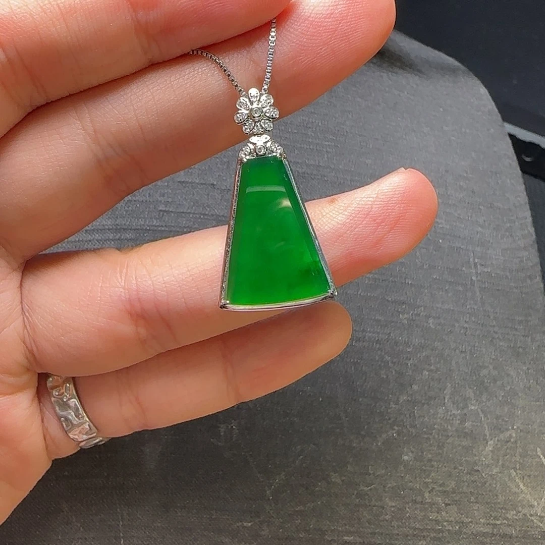 翡翠颈饰18K金镶嵌翡翠