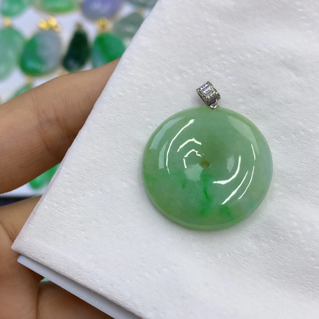 翡翠18K金镶嵌颈饰翡翠