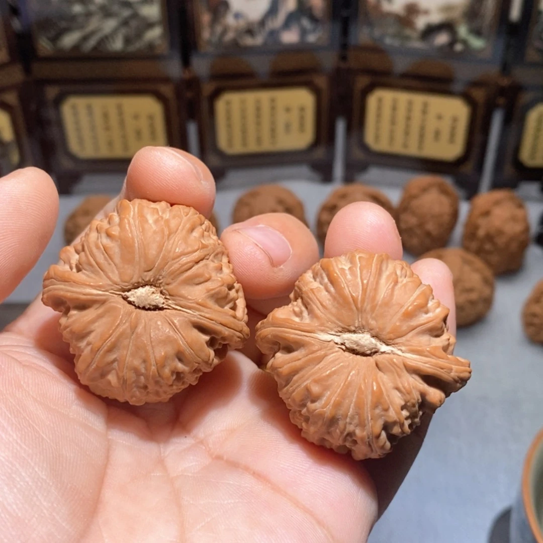 【闪购商品】文玩核桃吊坠海**空球白