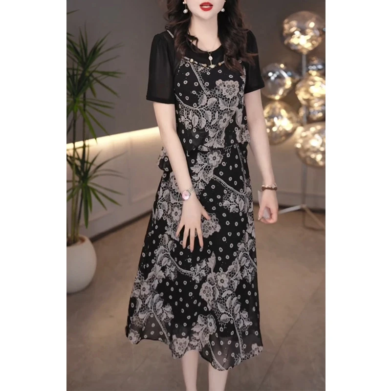 今年流行爆款短袖连衣裙女2025年夏季新款妈妈碎花假两件显瘦裙子
