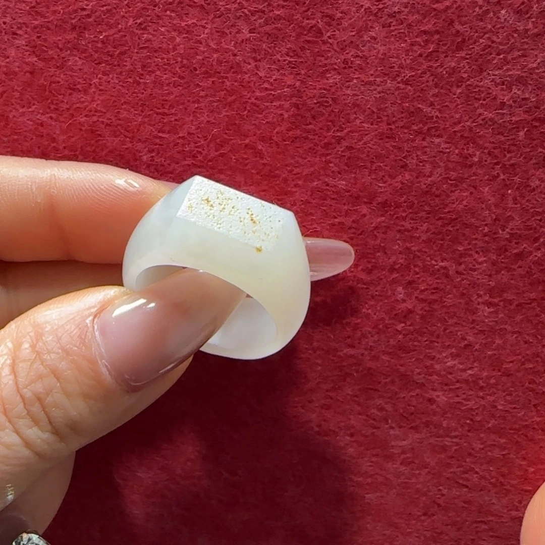 和田玉挂件未镶嵌天****?