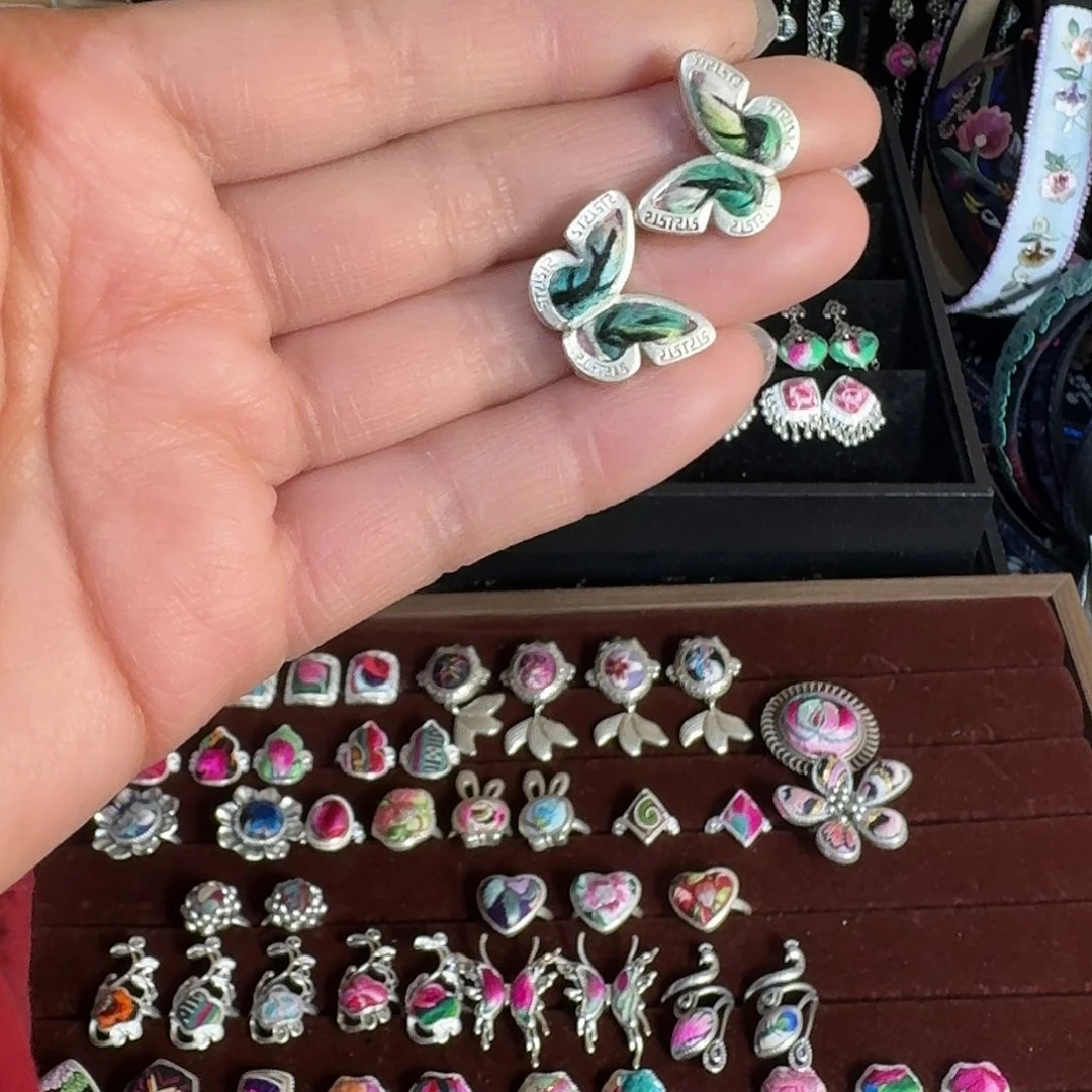 织绣吱*呀民族文化刺绣耳钉