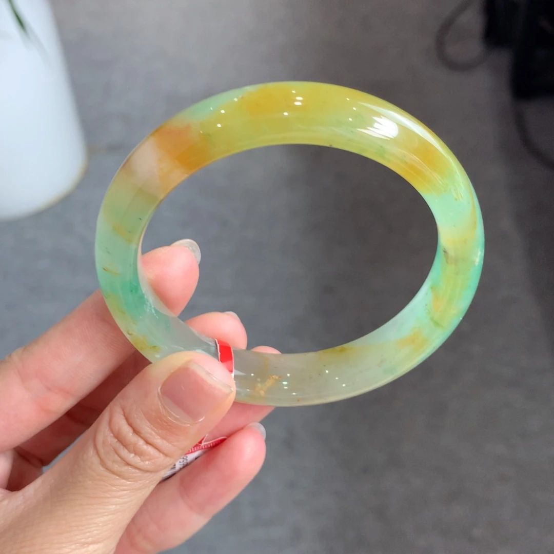 石英质玉手镯未镶嵌n****?