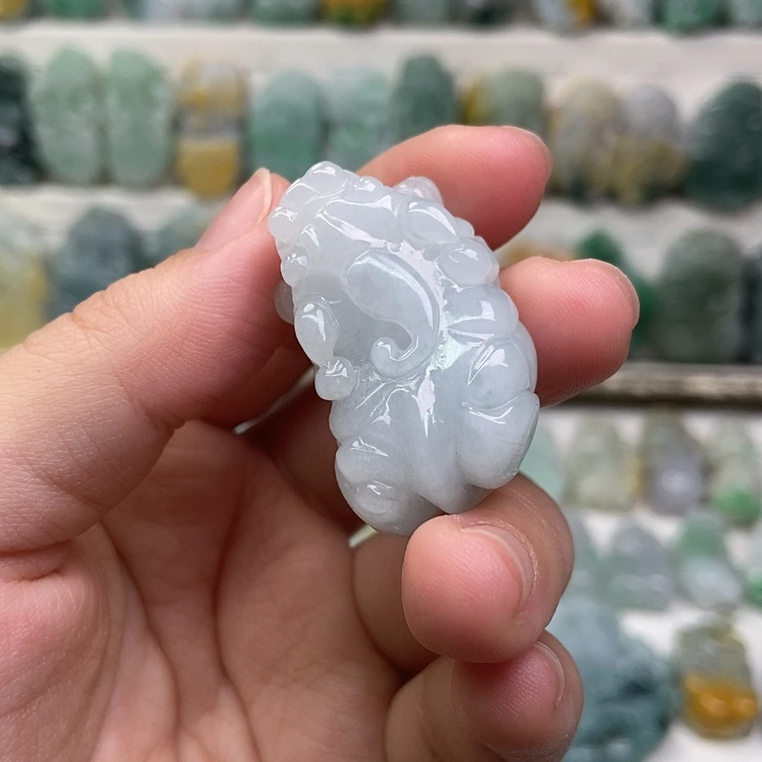 翡翠未镶嵌吊坠(赠链)口含珠