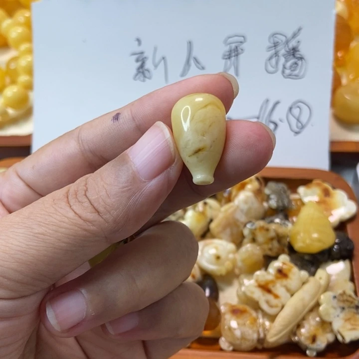 麻***了琥珀未镶嵌珠宝奇石