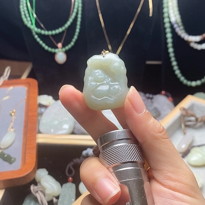 和田玉未镶嵌吊坠(赠链)