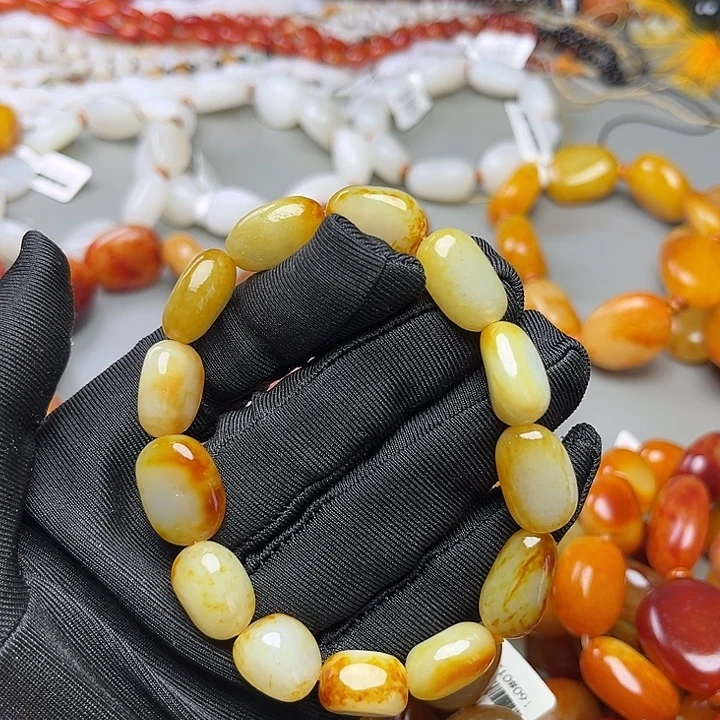 焕***琴和田玉未镶嵌手链