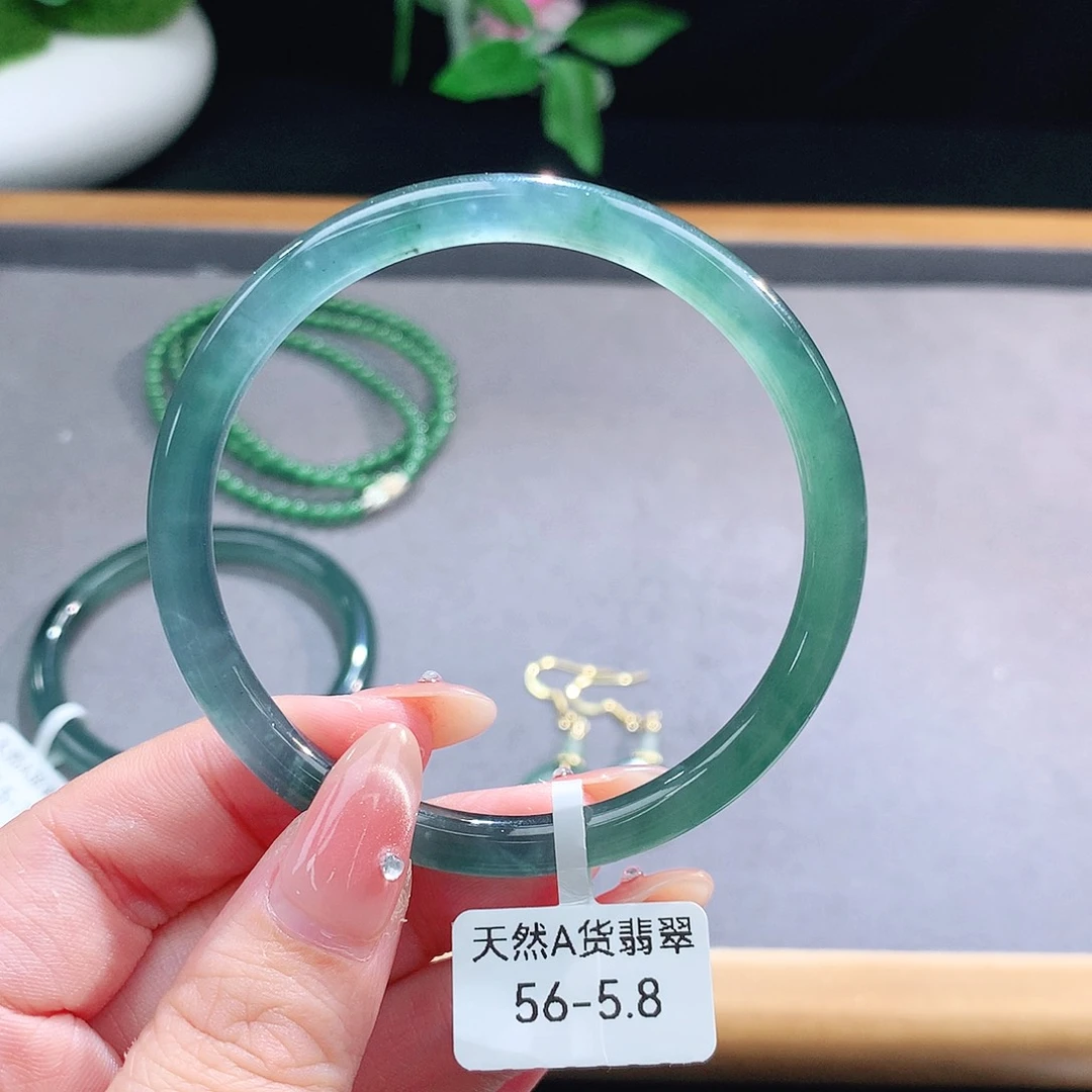 未镶嵌手镯（圆镯）翡翠