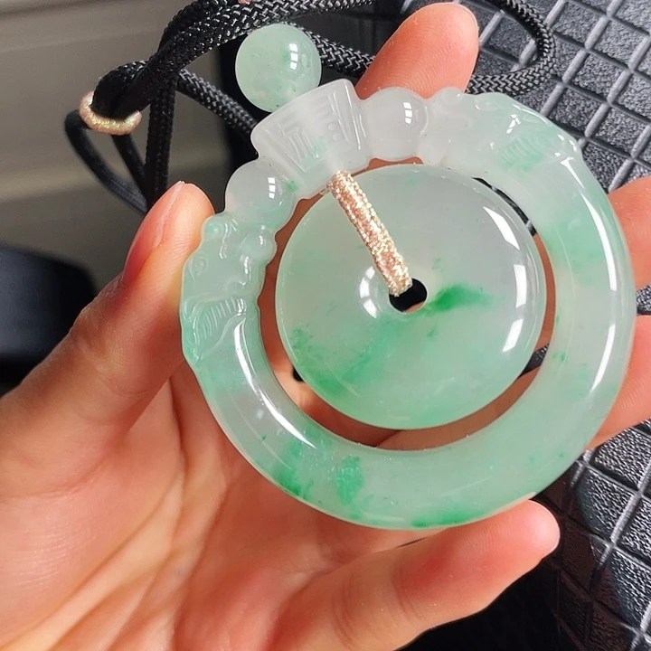 朵***唯石英质玉挂件未镶嵌