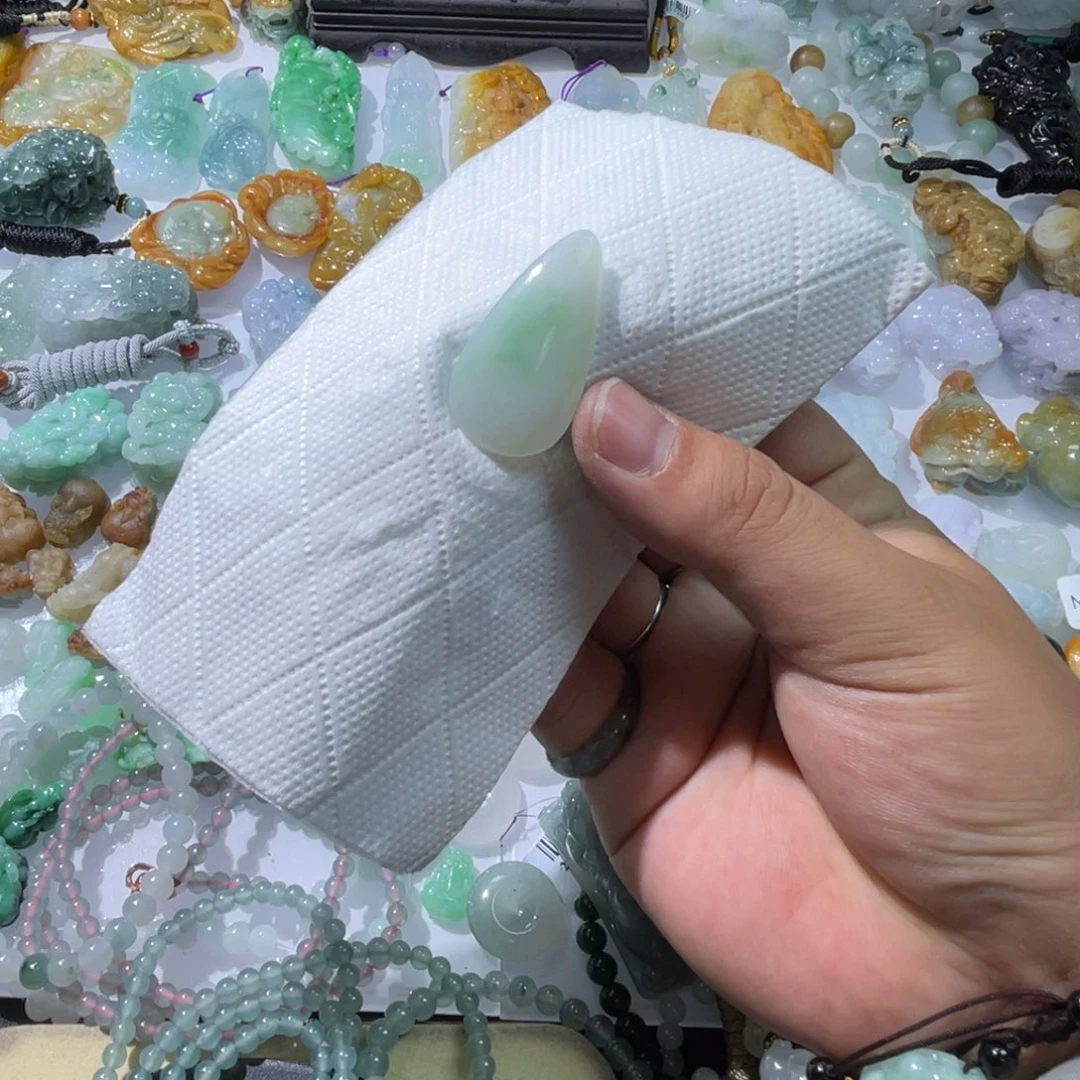 翡翠颈饰未镶嵌天然