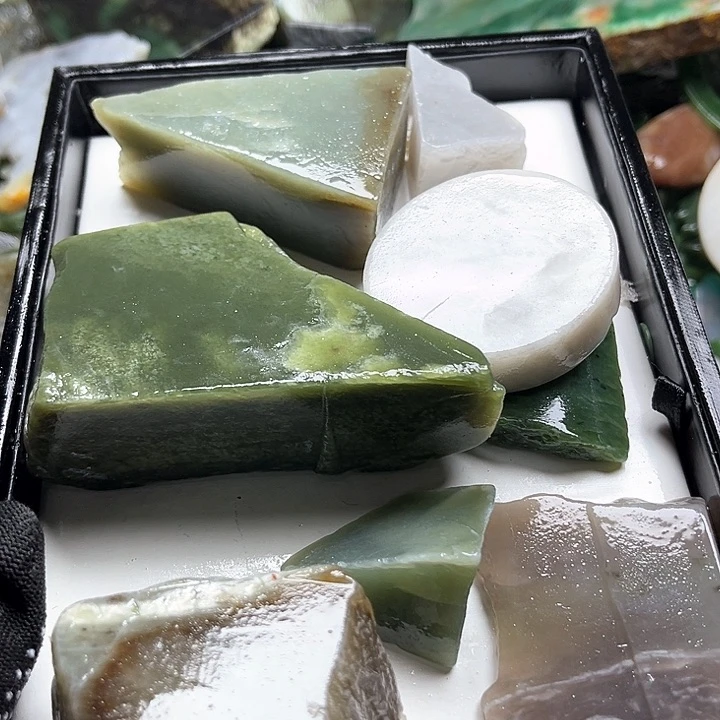 和田玉（糖玉）和田玉边角料9K金镶嵌阿*