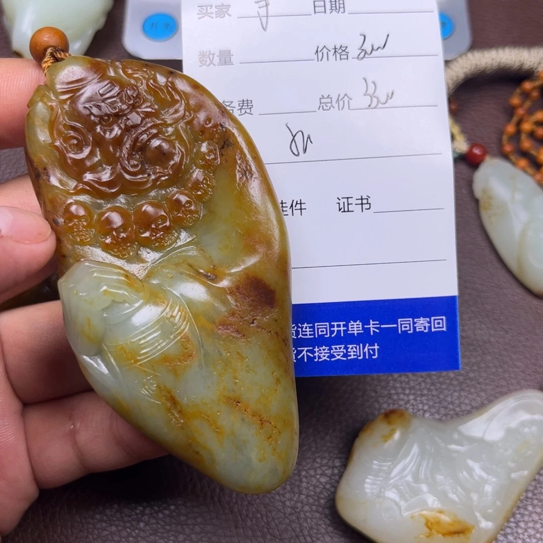 于***白和田玉未镶嵌挂件