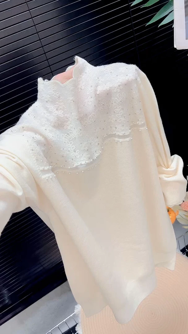 白色半高领软糯打底毛衣女2025秋冬新款设计感花边烫钻针织衫上衣