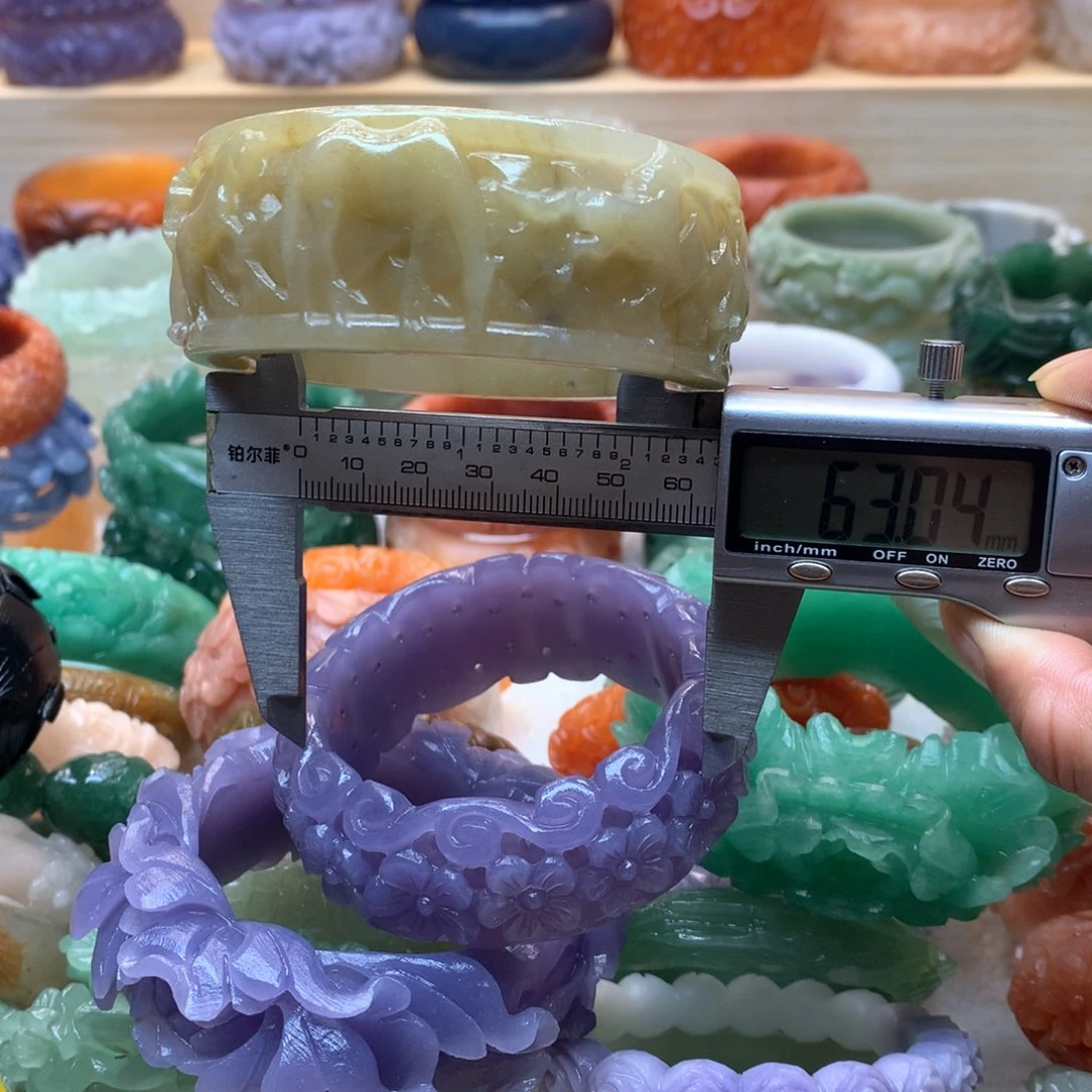 未镶嵌手镯石英质玉