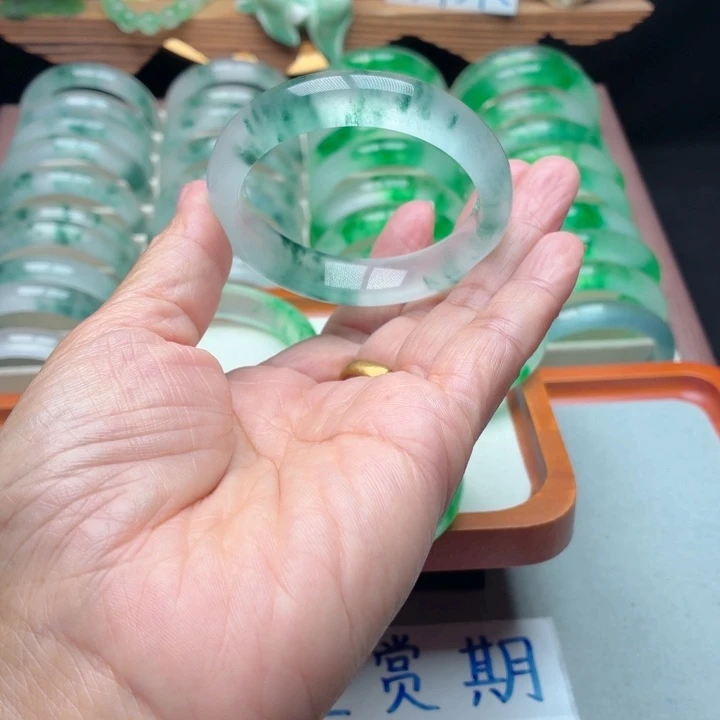&***&石英质玉未镶嵌手镯