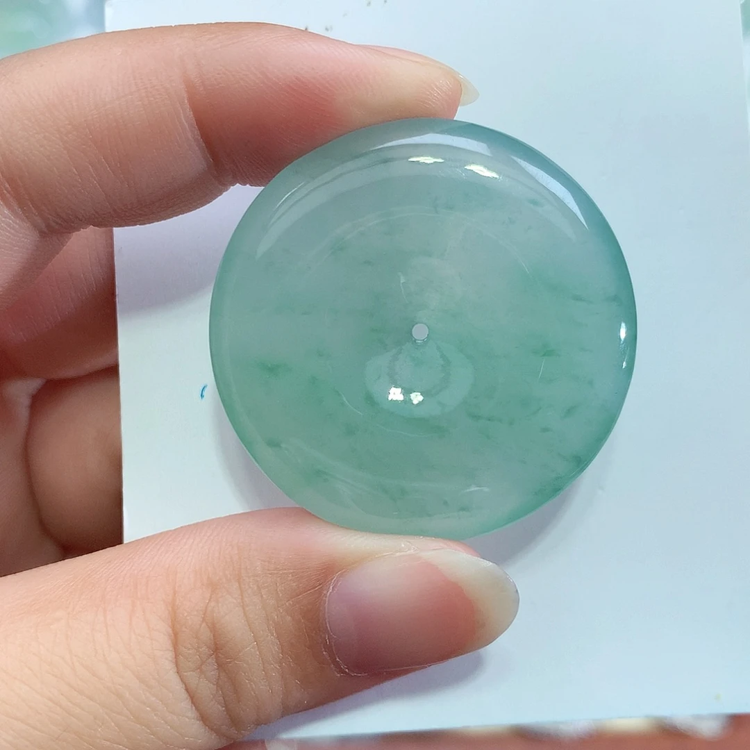 翡翠未镶嵌颈饰平安扣
