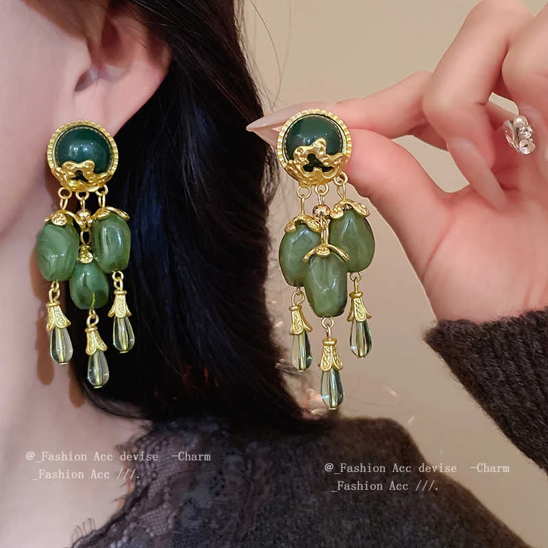 铜合金树脂耳饰 中古橄榄绿流苏耳环轻奢高级感复古耳钉独特耳饰