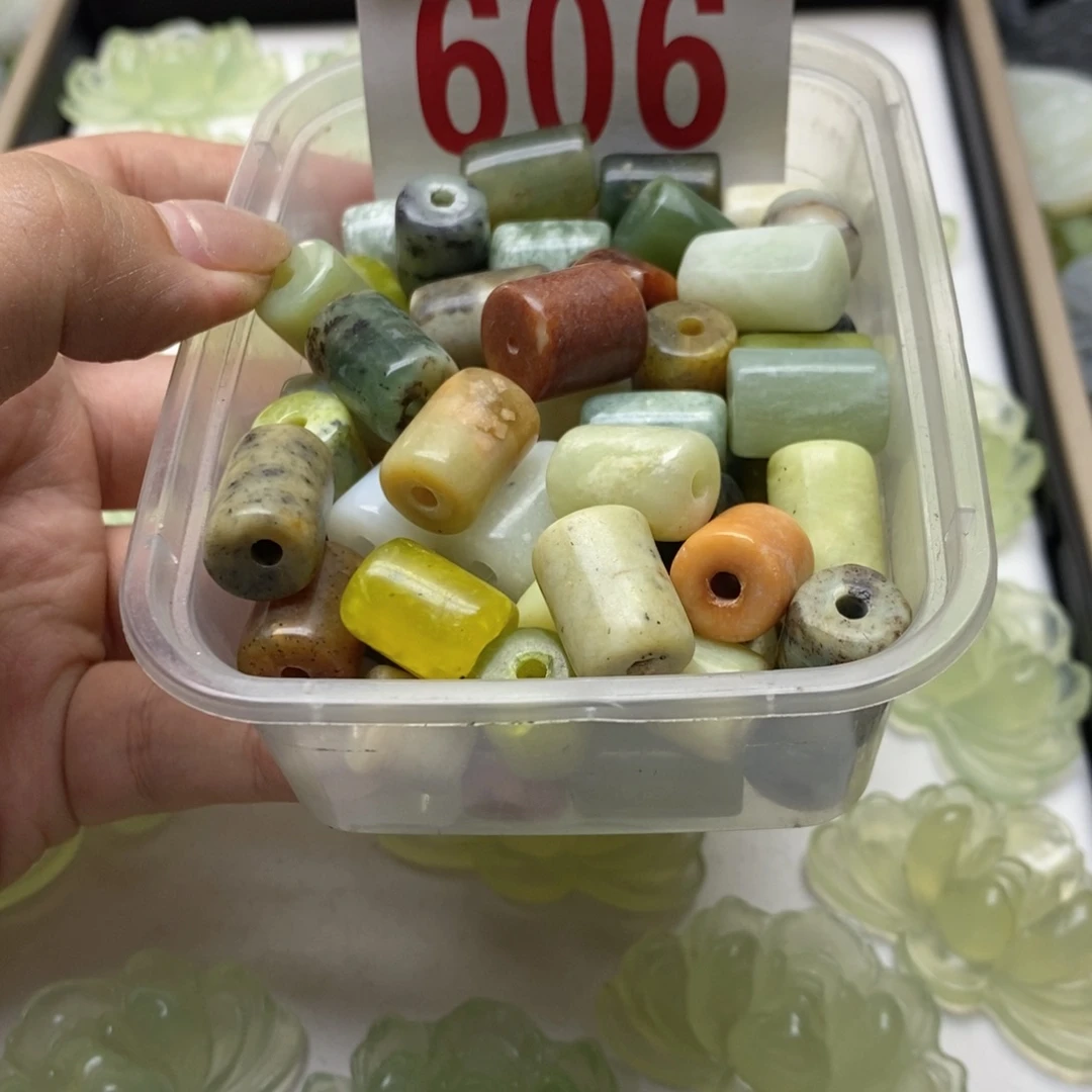 透闪石-蛇纹石玉未镶嵌挂坠