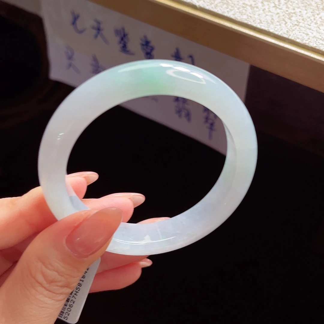 翡翠手镯未镶嵌手镯
