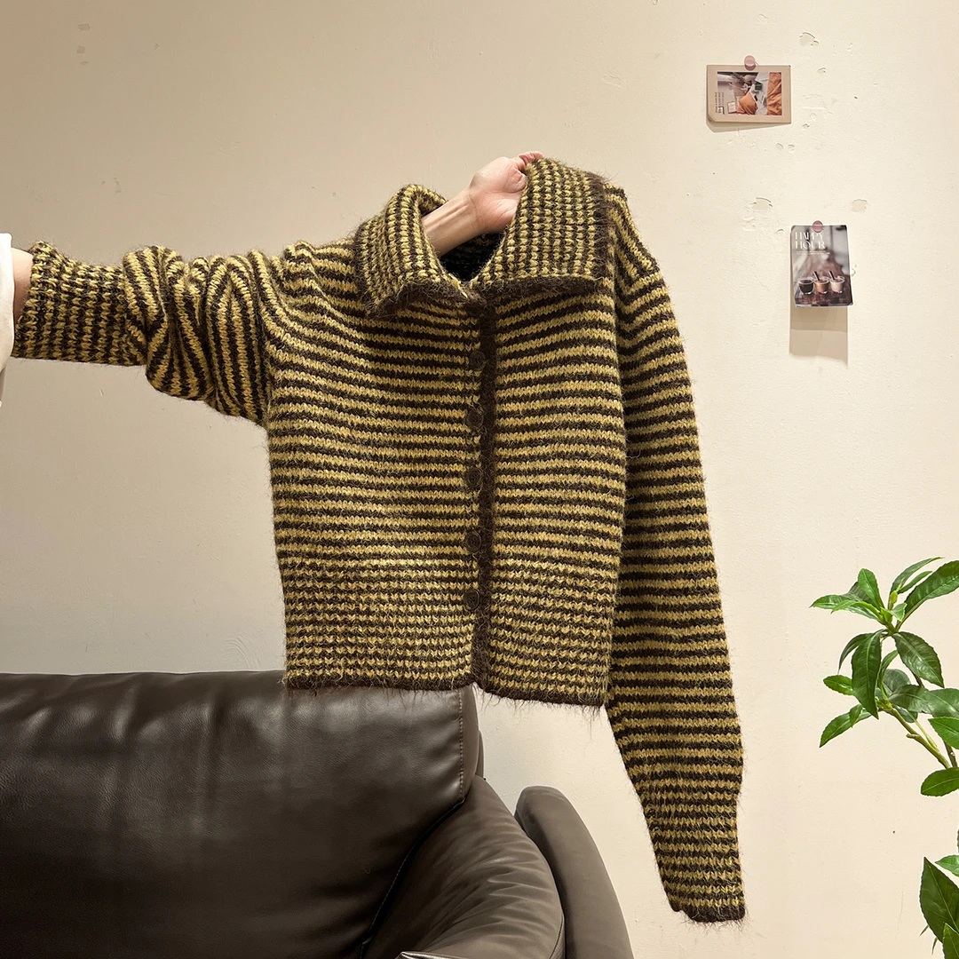 条纹撞色翻领纽扣立领毛衣2026秋冬新款百搭宽松套头针织衫女
