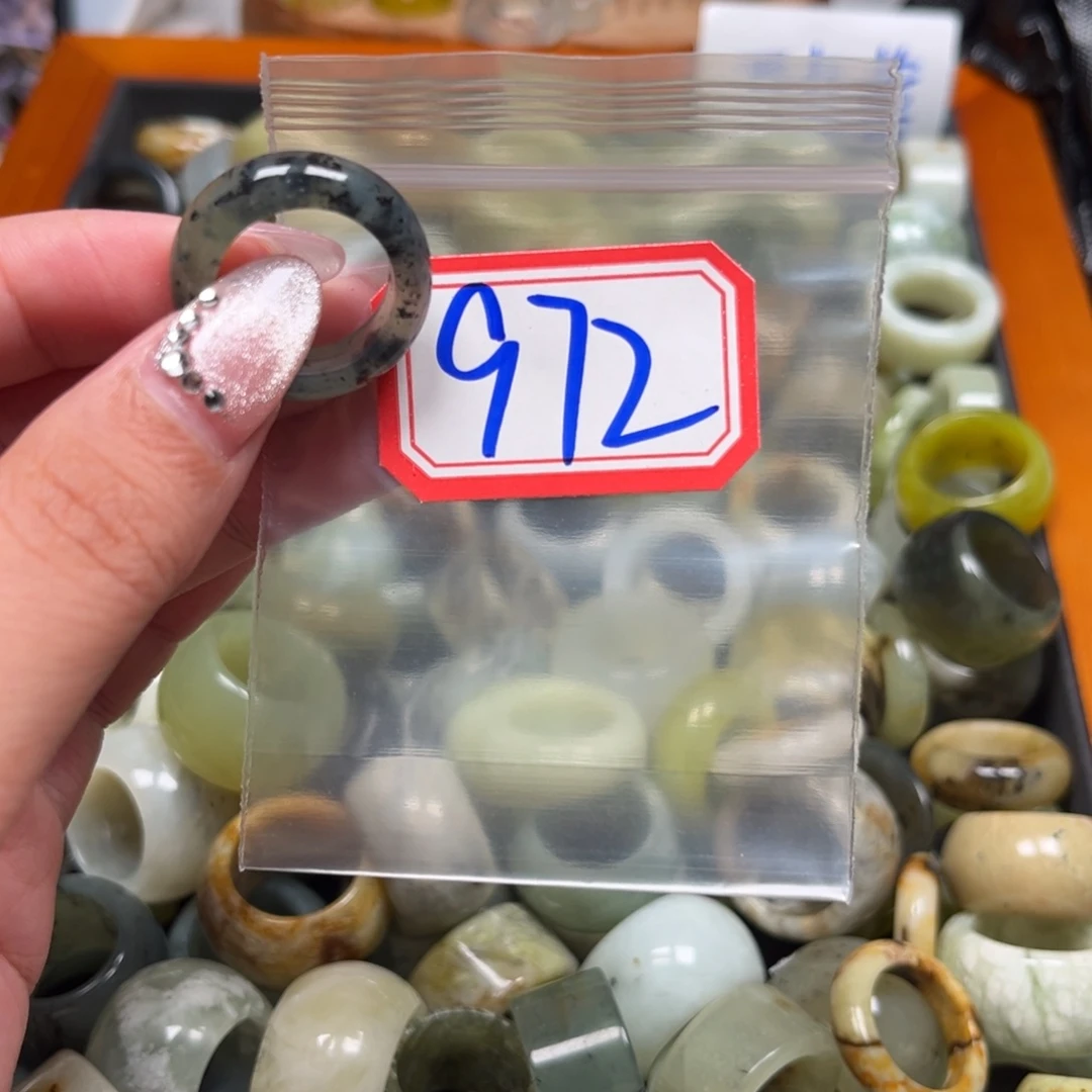 嗝***嗝蛇纹石玉未镶嵌珠宝奇石